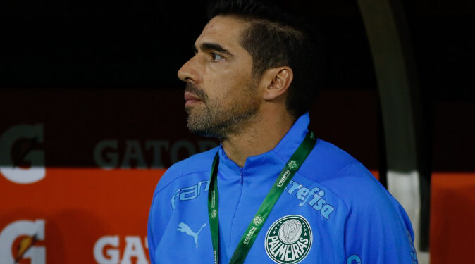 Colecionando Títulos: Abel Ferreira iguala Luxemburgo e se torna o segundo técnico com mais títulos no Palmeiras
