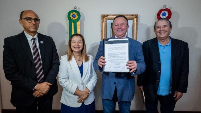 Iracema Vale: Presidente da Alema participa do ato de assinatura da MP que institui programa ‘Casa Esperança’ Iracema Vale: Presidente da Alema participa do ato de assinatura da MP que institui programa ‘Casa Esperança’