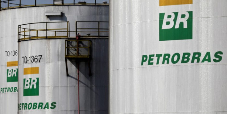 Petrobras: Estatal reduz preços da gasolina, diesel e gás de cozinha para as distribuidoras Petrobras: Estatal reduz preços da gasolina, diesel e gás de cozinha para as distribuidoras