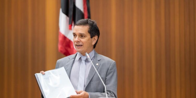 Ricardo Arruda: Deputado solicita instalação de poços artesianos e recuperação de rodovia em Davinópolis Ricardo Arruda: Deputado solicita instalação de poços artesianos e recuperação de rodovia em Davinópolis