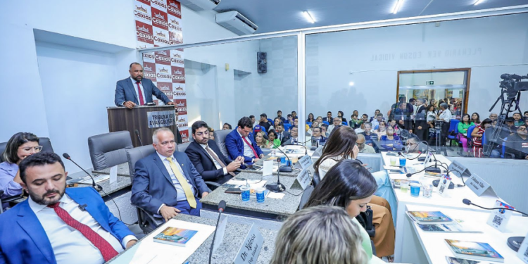 ALEMA: Assembleia aprova projeto que trata de reajuste de salários a servidores efetivos da Casa ALEMA: Assembleia aprova projeto que trata de reajuste de salários a servidores efetivos da Casa