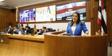 Solange Almeida: Parlamentar solicita obras de pavimentação para povoados de Santa Inês