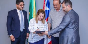 Iracema Vale: Presidente assina termo de implantação do programa ‘Papel Zero’ na Assembleia Legislativa