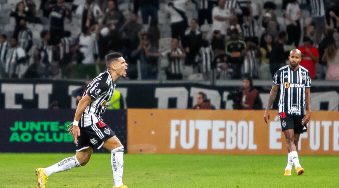 Libertadores: Paulinho brilha e Atlético-MG vira contra o Athletico-PR Libertadores: Paulinho brilha e Atlético-MG vira contra o Athletico-PR