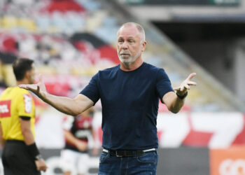 Internacional: Clube anuncia demissões no departamento de futebol, mas mantém Mano Menezes