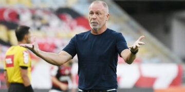 Internacional: Clube anuncia demissões no departamento de futebol, mas mantém Mano Menezes