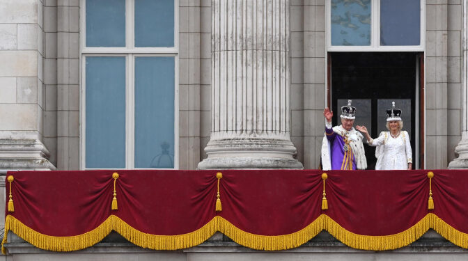 Charles III: Rei é coroado em cerimônia luxuosa e diz aos súditos que vem ‘para servir, não ser servido’ Charles III: Rei é coroado em cerimônia luxuosa e diz aos súditos que vem ‘para servir, não ser servido’