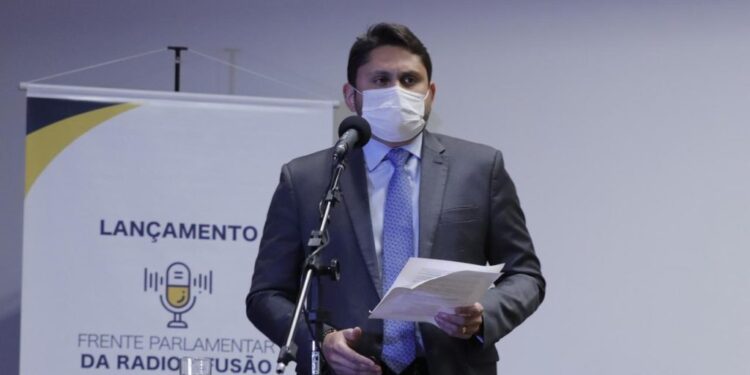 Juscelino Filho: Fiscalização responsiva de radiodifusão é instituída pelo Ministro das Comunicações Juscelino Filho: Fiscalização responsiva de radiodifusão é instituída pelo Ministro das Comunicações