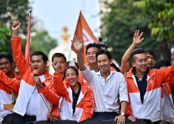 Partidos pró-democracia vencem eleição da Tailândia, mas militares ainda podem seguir no poder