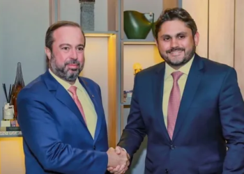 Juscelino Filho: Ministro fecha parceria para energia elétrica e internet em 4,6 mil escolas