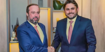 Juscelino Filho: Ministro fecha parceria para energia elétrica e internet em 4,6 mil escolas