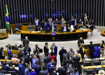 Arcabouço Fiscal: Aprovação do regime de urgência para novo regime fiscal na Câmara dos Deputados