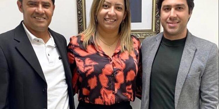 Magnólia Dias: Professora discute projetos de educação e esporte com Secretário Adjunto em encontro no Maranhão Magnólia Dias: Professora discute projetos de educação e esporte com Secretário Adjunto em encontro no Maranhão