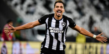 Brasileirão: Botafogo faz 3 a 0 no Corinthians no Engenhão e amplia crise do time paulista