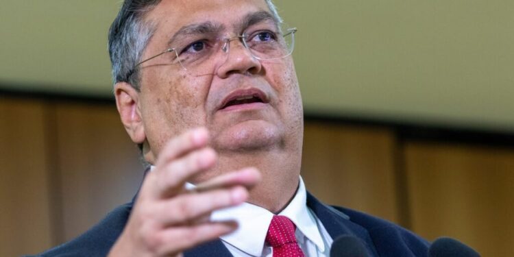 Dino: Ministro relata ser vítima de ameaças via WhatsApp