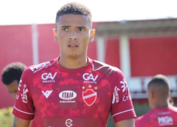 STJD bane do futebol o volante Romário, ex-Vila Nova, por envolvimento com esquema de apostas