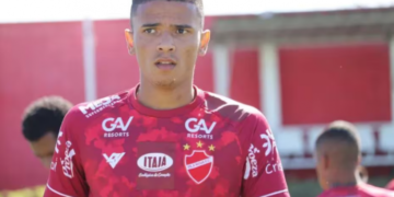 STJD bane do futebol o volante Romário, ex-Vila Nova, por envolvimento com esquema de apostas