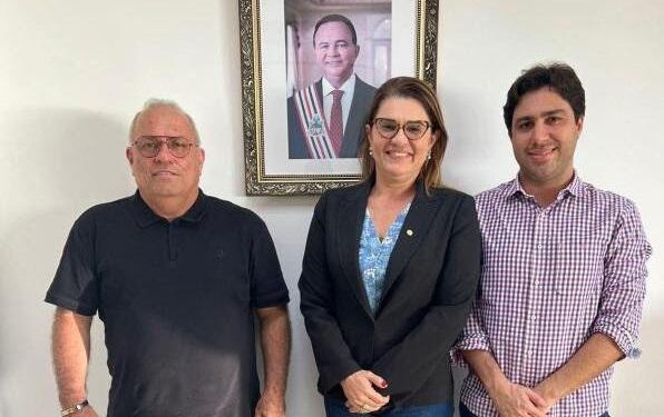 Cláudia Coutinho: Deputada solicita melhorias para a área da Educação de Aldeias Altas Cláudia Coutinho: Deputada solicita melhorias para a área da Educação de Aldeias Altas