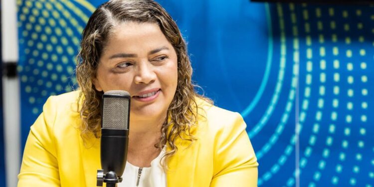 Mical Damasceno: Deputada fala de sua atuação parlamentar como representante dos evangélicos Mical Damasceno: Deputada fala de sua atuação parlamentar como representante dos evangélicos