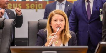 Iracema Vale: Deputada é reeleita por unanimidade para presidir a Assembleia Legislativa no biênio 2025/2027