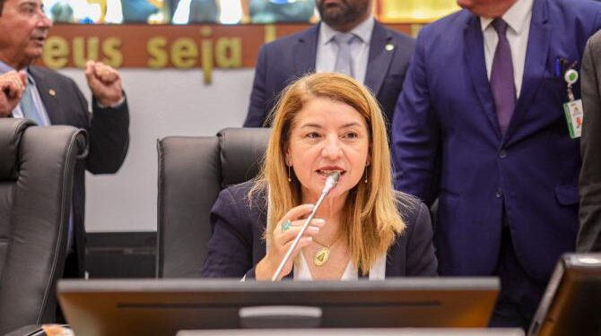Iracema Vale: Deputada é reeleita por unanimidade para presidir a Assembleia Legislativa no biênio 2025/2027 Iracema Vale: Deputada é reeleita por unanimidade para presidir a Assembleia Legislativa no biênio 2025/2027