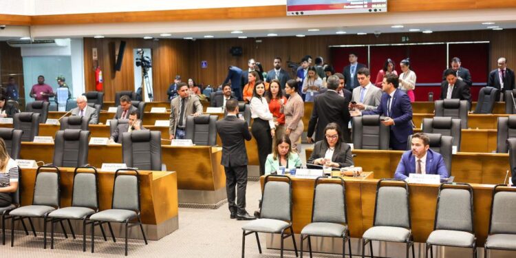 ALEMA: Assembleia aprova projeto que permite a reeleição da Mesa Diretora ALEMA: Assembleia aprova projeto que permite a reeleição da Mesa Diretora