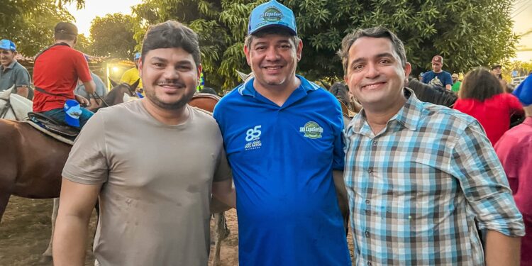 Guilherme Paz: Deputado participa da abertura da 22ª ExpoSertão e visita obras em São João dos Patos Guilherme Paz: Deputado participa da abertura da 22ª ExpoSertão e visita obras em São João dos Patos