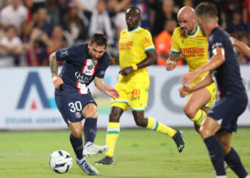 Pai de Messi se reúne com presidente do Barcelona, mas nega acerto: ‘Temos um milhão de coisas para falar’