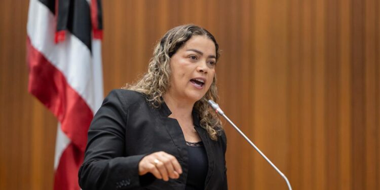 Mical Damasceno: Deputada afirma que relatório aponta Brasil no topo de ‘ranking’ de exploração sexual infantil Mical Damasceno: Deputada afirma que relatório aponta Brasil no topo de ‘ranking’ de exploração sexual infantil
