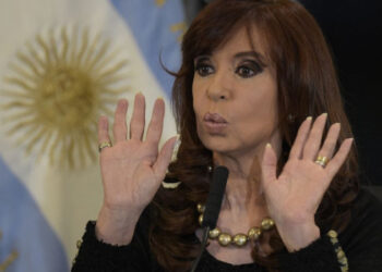 Argentina: Cristina Kirchner é absolvida de acusação de lavagem de dinheiro
