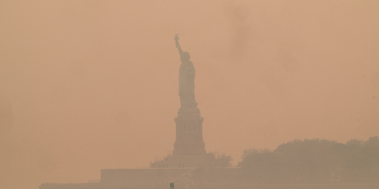 EUA: Nova York é atingida por fumaça de incêndios florestais do Canadá