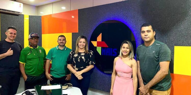 Magnólia Dias: Professora discute temas relevantes em entrevista inspiradora na rádio Mais FM. Magnólia Dias: Professora discute temas relevantes em entrevista inspiradora na rádio Mais FM.