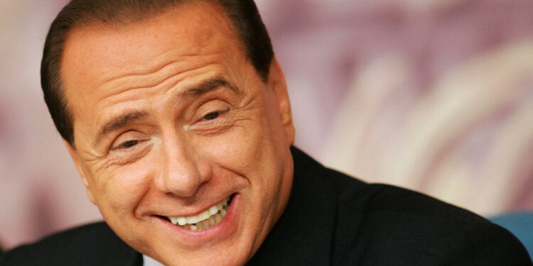 Itália: Funeral de Berlusconi é marcado para esta quarta-feira na catedral de Milão Itália: Funeral de Berlusconi é marcado para esta quarta-feira na catedral de Milão