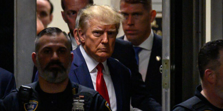 Trump: Republicano é alvo de 37 acusações criminais em caso de documentos sigilosos da Casa Branca Trump: Republicano é alvo de 37 acusações criminais em caso de documentos sigilosos da Casa Branca