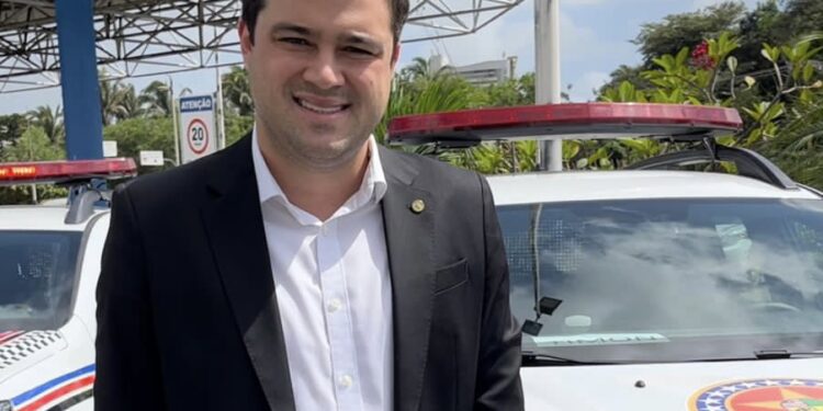 Leandro Bello: Deputado entrega viaturas para reforçar a segurança pública de Timon Leandro Bello: Deputado entrega viaturas para reforçar a segurança pública de Timon