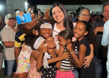 O Carinho de Janaína Ramos: Abraçadinha com Seu Povo!