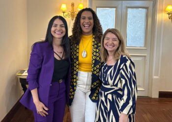 Janaína Ramos: Deputada participa da posse da diretoria do Centro de Referência da Mulher Negra Janaína Ramos: Deputada participa da posse da diretoria do Centro de Referência da Mulher Negra