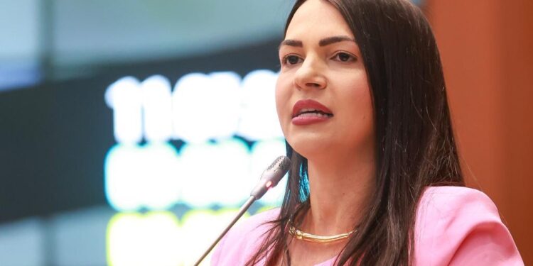 Janaína Ramos: Parlamentar destaca avanço de obras para melhoria da infraestrutura de Imperatriz Janaína Ramos: Parlamentar destaca avanço de obras para melhoria da infraestrutura de Imperatriz