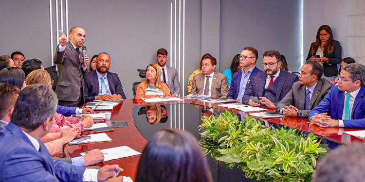 Iracema Vale: Presidente da Alema defende investimentos à exploração de petróleo e gás na Margem Equatorial Iracema Vale: Presidente da Alema defende investimentos à exploração de petróleo e gás na Margem Equatorial