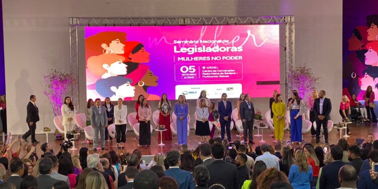 Famem marca presença no 1º Seminário Nacional de Legisladoras: Mulheres no Poder Famem marca presença no 1º Seminário Nacional de Legisladoras: Mulheres no Poder