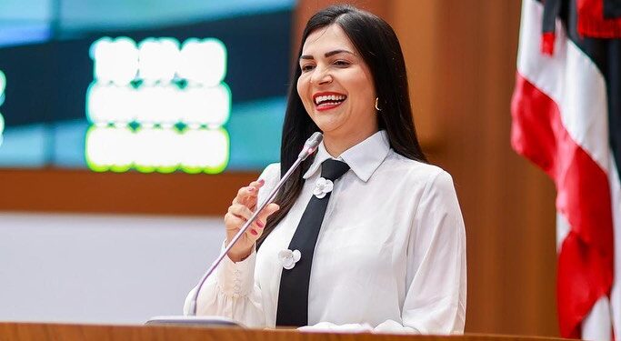 Janaina Ramos: Uma defensora incansável dos direitos da criança e do adolescente Janaina Ramos: Uma defensora incansável dos direitos da criança e do adolescente