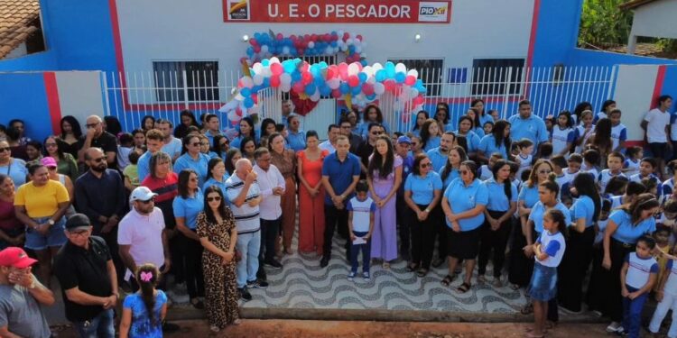 Solange Almeida: Deputada participa da entrega de várias escolas na sede e zona rural de Pio XII Solange Almeida: Deputada participa da entrega de várias escolas na sede e zona rural de Pio XII
