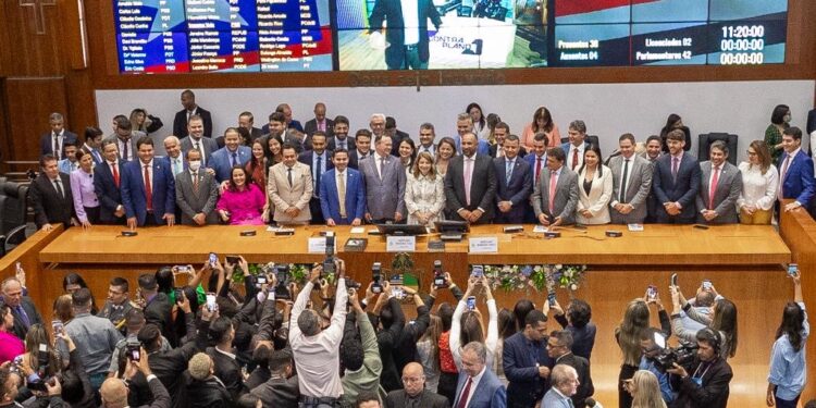 Sessão solene marca abertura do Ano Legislativo no Parlamento Estadual