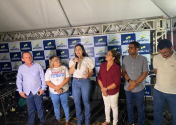 Deputada Janaina realiza evento para entrega de bloqueteamento da Rua da Paz, no Parque das Palmeiras, em Imperatriz