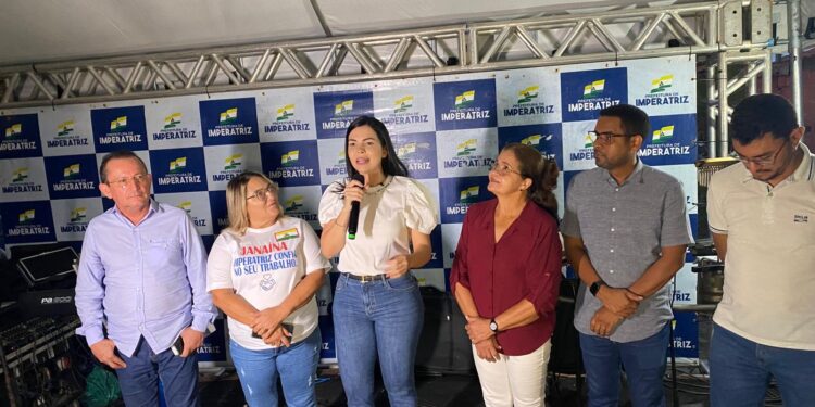 Deputada Janaina realiza evento para entrega de bloqueteamento da Rua da Paz, no Parque das Palmeiras, em Imperatriz Deputada Janaina realiza evento para entrega de bloqueteamento da Rua da Paz, no Parque das Palmeiras, em Imperatriz