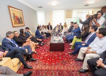 Iracema Vale recebe presidente da Petrobras e trata sobre exploração petrolífera da Margem Equatorial