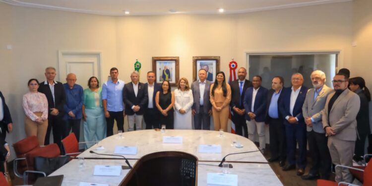 Prefeito Walace Azevedo participa da autorização da elaboração do Plano Diretor da Região Metropolitana de São Luís assinada pelo Governado Carlos Brandão Prefeito Walace Azevedo participa da autorização da elaboração do Plano Diretor da Região Metropolitana de São Luís assinada pelo Governado Carlos Brandão