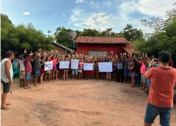 Em Peritoró moradores fazem manifestação em apoio ao vereador Madruga!