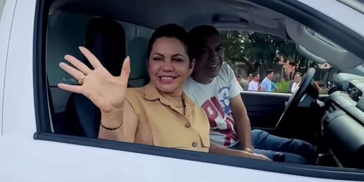 Deputada Solange Almeida entrega ambulância equipada para reforçar atendimento da saúde em Pio XII Deputada Solange Almeida entrega ambulância equipada para reforçar atendimento da saúde em Pio XII