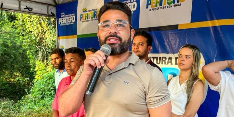 Prefeito Dr. Júnior inaugura mais dois sistemas de abastecimento em Peritoró; mais de 50 poços e redes de distribuição já foram entregues Prefeito Dr. Júnior inaugura mais dois sistemas de abastecimento em Peritoró; mais de 50 poços e redes de distribuição já foram entregues